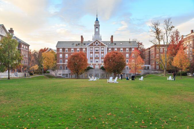 Estude em Harvard de graça e sem sair de casa: veja 110 cursos