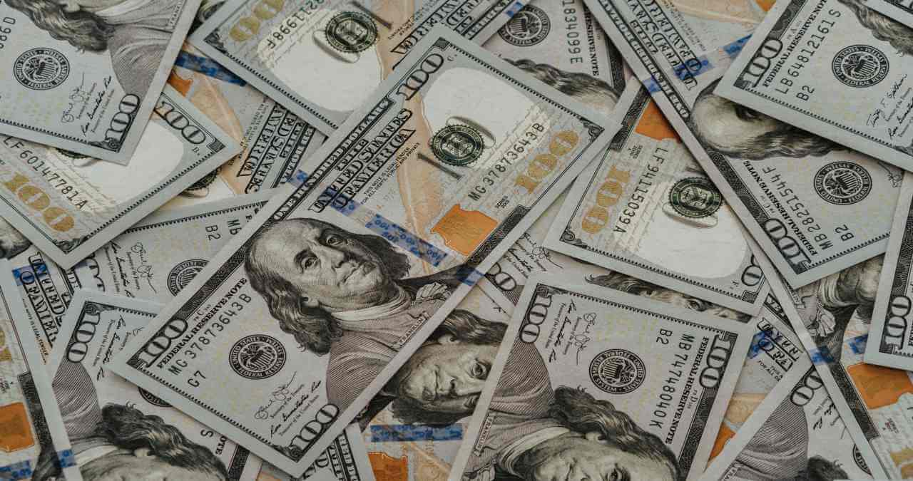 Você sabe qual é o salário mínimo em Nova York? Descubra aqui! IE