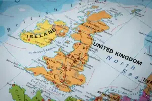 Inglaterra ou Irlanda? Descubra onde estudar e trabalhar