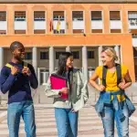 Faculdade na Espanha vale a pena? Custos, bolsas e carreira